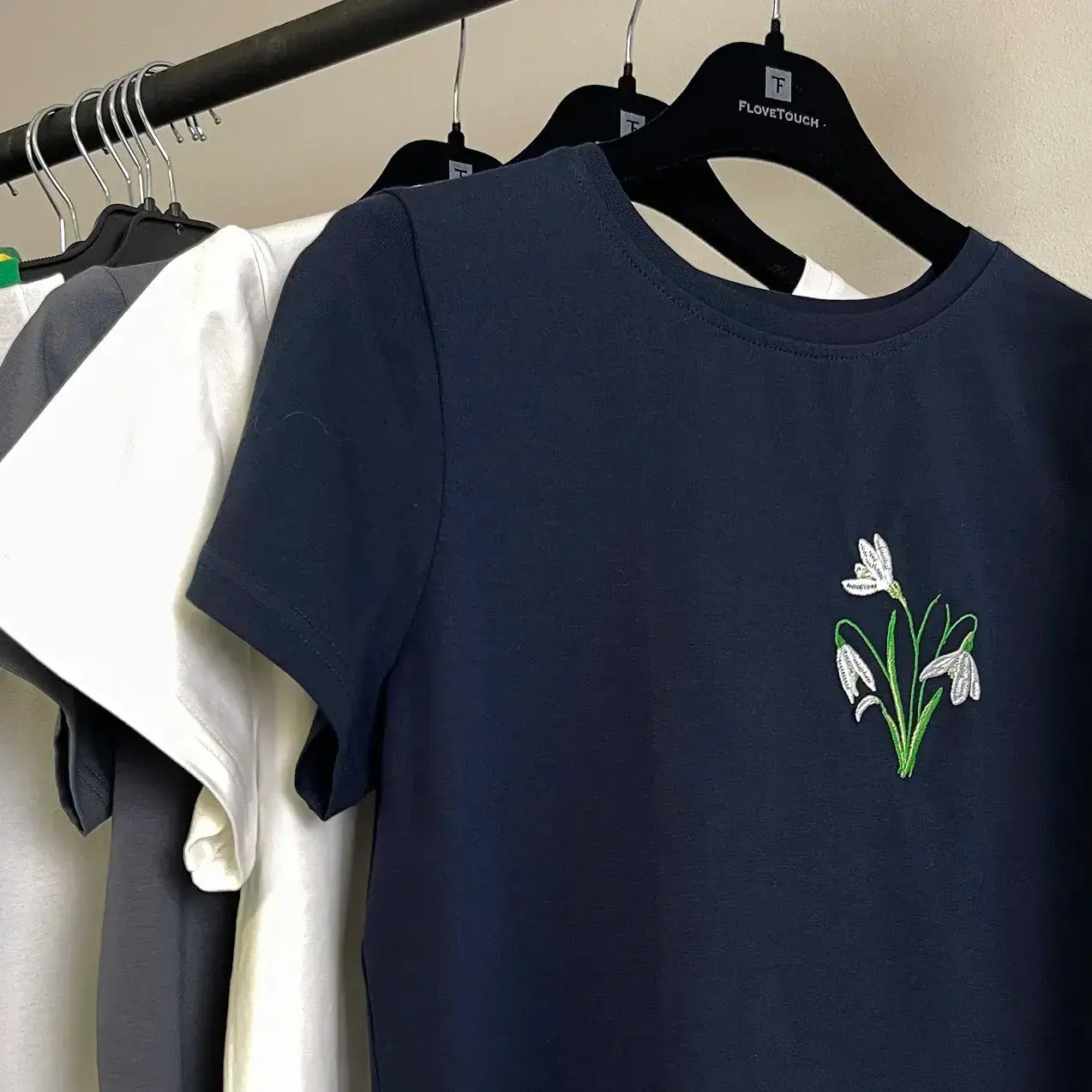 Вишивка на футболках - приклади робіт